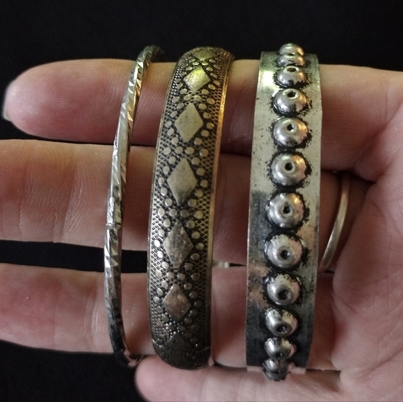 Silver Tone Bangle Set - Picture 2 of 8